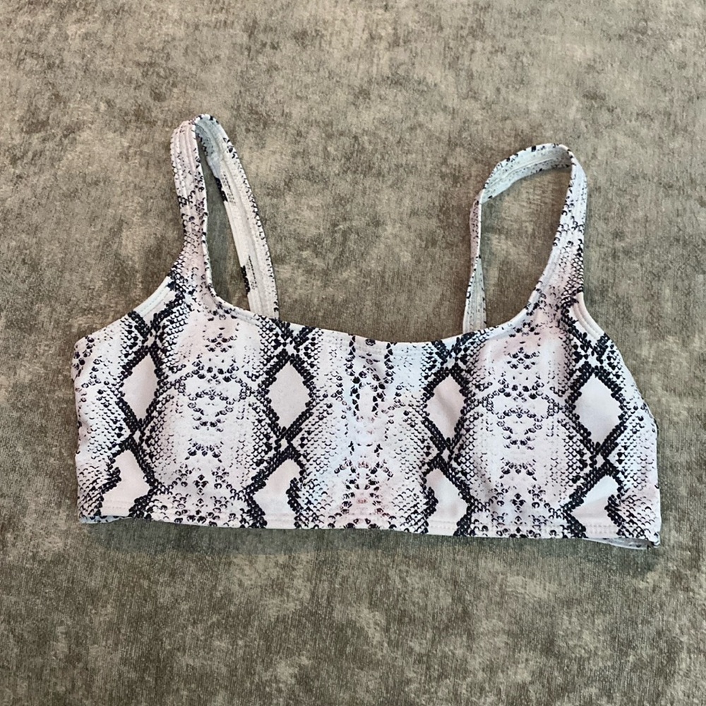 Shein snake skin size medium bikini top. ]1124}